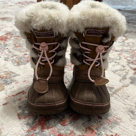 London Fog Boots size 8 - Picture 5 of 6